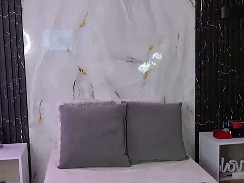 ChloeHolmes online show from 02-11-26, 10:48