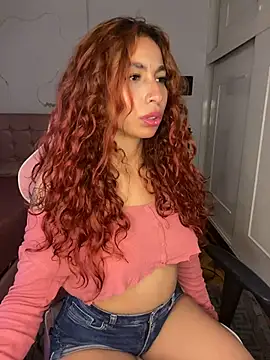 Snapshot of PrettyChloe_ chatting on 05-19-26, 06:59 PrettyChloe online show from 05-19-26, 06:59