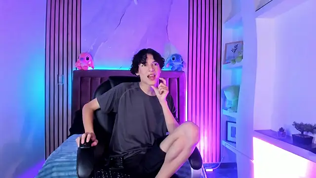 SthepanodiMonaco online show from 04-11-26, 03:25