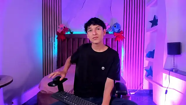 SthepanodiMonaco online show from 12-15-25, 07:41