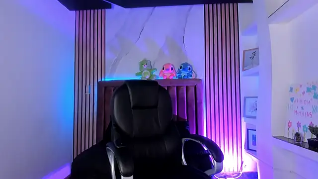 SthepanodiMonaco online show from 04-18-26, 03:31