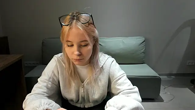 AunclreaVache online show from 11-29-25, 10:15