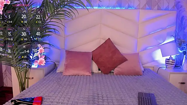 Lizzi Hotman  online show from 02-28-26, 08:08