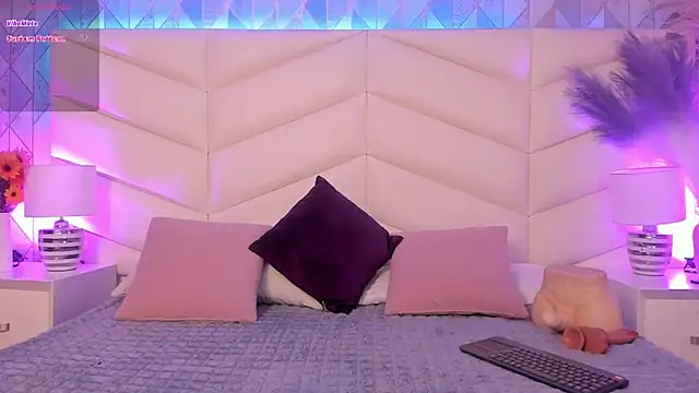 Lizzi Hotman  online show from 04-15-26, 08:20