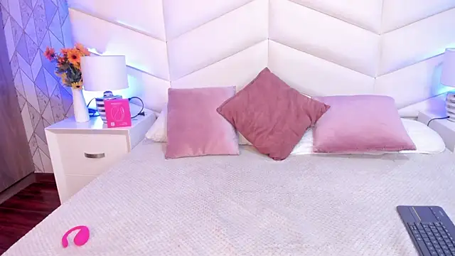 Lizzi Hotman  online show from 02-10-26, 08:30