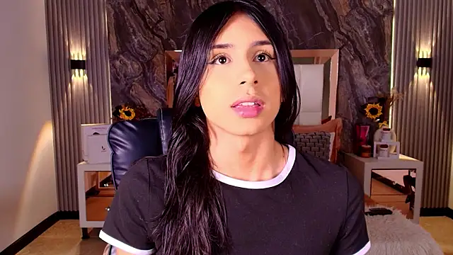 Caroline foster1 online show from 03-26-26, 12:14