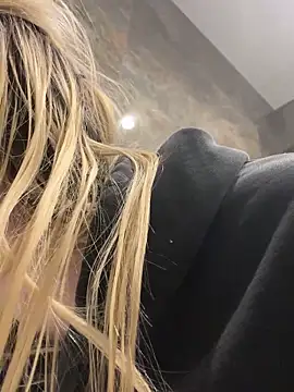 Snapshot of d0uble_trouble chatting on 02-04-26, 05:57 d0uble trouble online show from 02-04-26, 05:57