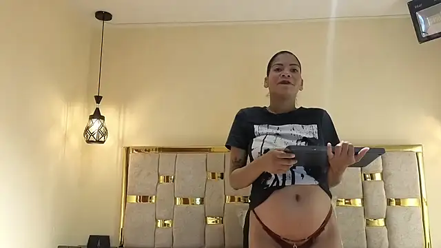 Snapshot of _Caroline34 chatting on 02-12-26, 11:10 Caroline34 online show from 02-12-26, 11:10