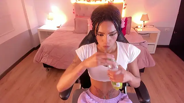 Snapshot of Samantha_spike2 chatting on 02-28-26, 08:41 Samantha spike2 online show from 02-28-26, 08:41