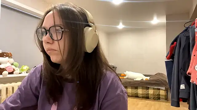 KerriMcbreen online show from 12-17-25, 03:11