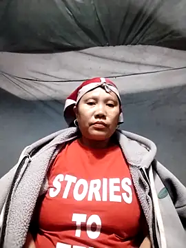 Snapshot of LeoPet2x chatting on 12-17-25, 10:20 LeoPet2x online show from 12-17-25, 10:20