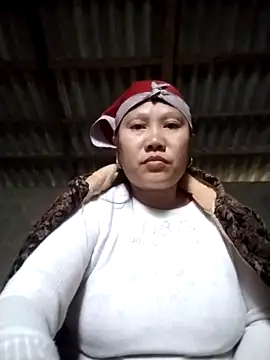 Snapshot of LeoPet2x chatting on 01-15-26, 04:16 LeoPet2x online show from 01-15-26, 04:16