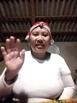 Snapshot of LeoPet2x chatting on 12-15-25, 09:53 LeoPet2x online show from 12-15-25, 09:53