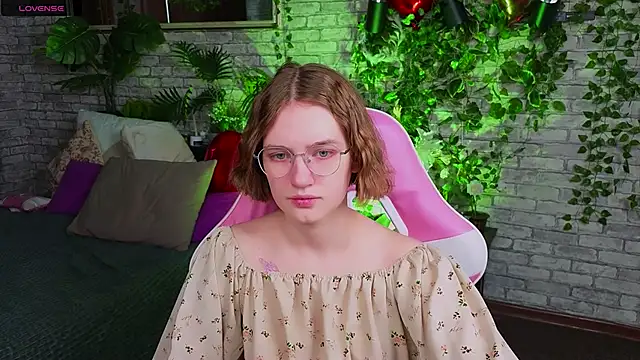 Snapshot of Mia_Mooore chatting on 02-15-26, 01:32 Mia Mooore online show from 02-15-26, 01:32