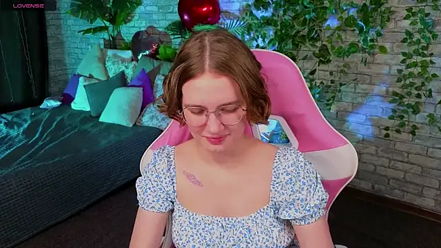 Snapshot of Mia_Mooore chatting on 02-12-26, 01:22 Mia Mooore online show from 02-12-26, 01:22