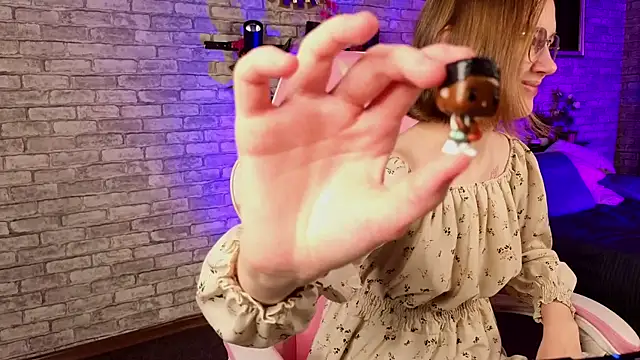 Mia Mooore online show from 12-05-25, 01:53