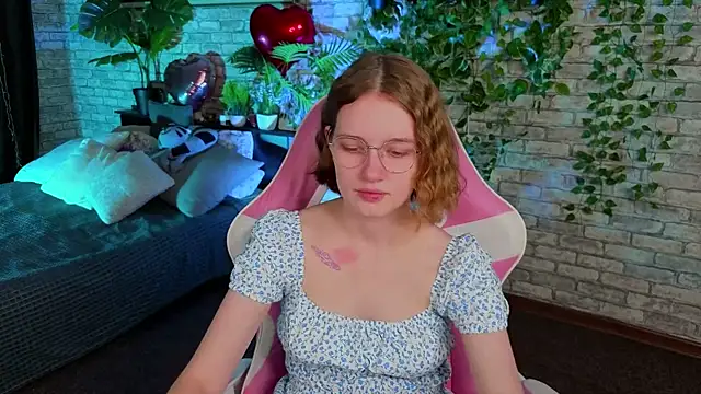 Snapshot of Mia_Mooore chatting on 02-09-26, 01:31 Mia Mooore online show from 02-09-26, 01:31