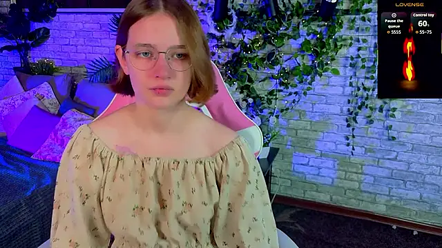 Snapshot of Mia_Mooore chatting on 01-18-26, 01:36 Mia Mooore online show from 01-18-26, 01:36