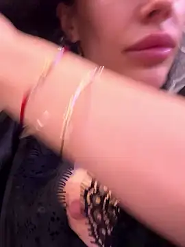 Snapshot of Sweet_little_gir chatting on 01-15-26, 09:29 Sweet little gir online show from 01-15-26, 09:29