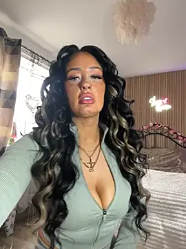 Snapshot of Lolaxox_ chatting on 01-19-26, 11:47 Lolaxox online show from 01-19-26, 11:47