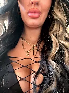 Snapshot of Lolaxox_ chatting on 01-10-26, 01:39 Lolaxox online show from 01-10-26, 01:39