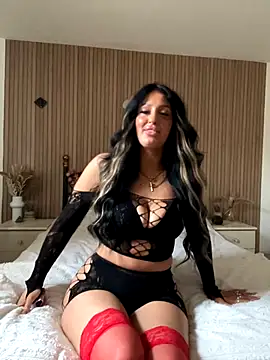 Snapshot of Lolaxox_ chatting on 11-28-25, 01:44 Lolaxox online show from 11-28-25, 01:44