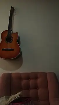 Emma Everett online show from 12-19-25, 01:57