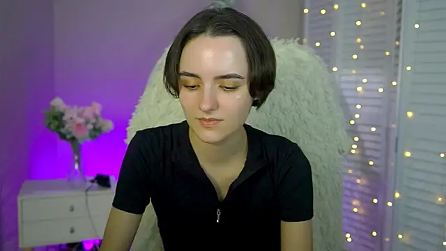 Snapshot of KateWillows chatting on 12-02-25, 12:18 KateWillows online show from 12-02-25, 12:18