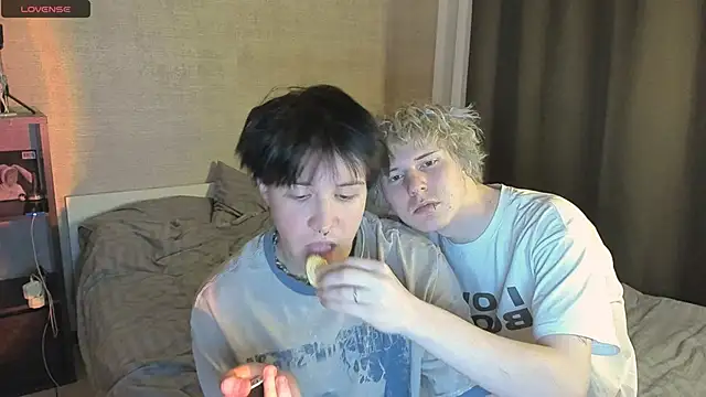 miya meow miku online show from 12-22-25, 07:03