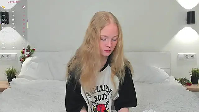 GhisllaineWestler online show from 12-16-25, 04:17