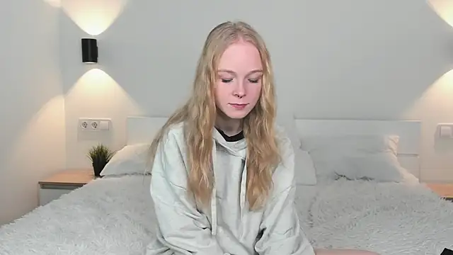 GhisllaineWestler online show from 12-02-25, 04:25