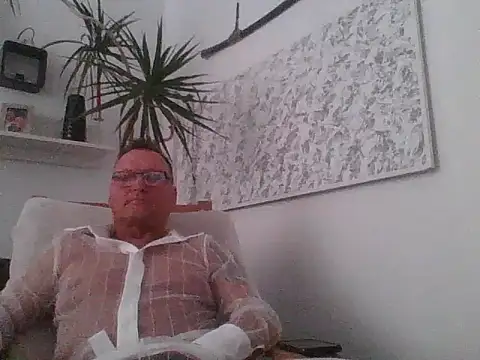 Snapshot of alf0402 chatting on 11-30-25, 01:23 alf0402 online show from 11-30-25, 01:23