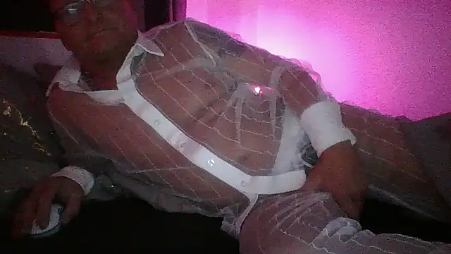 Snapshot of alf0402 chatting on 12-17-25, 11:43 alf0402 online show from 12-17-25, 11:43