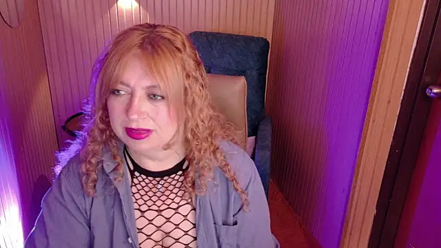 Snapshot of MilfArlet chatting on 02-10-26, 01:32 MilfArlet online show from 02-10-26, 01:32