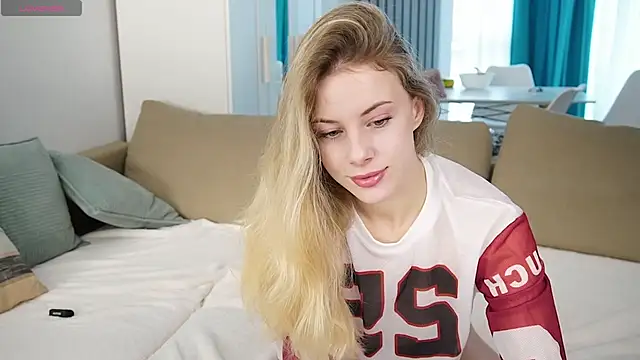 Snapshot of evy_miu chatting on 12-05-25, 07:40 evy miu online show from 12-05-25, 07:40