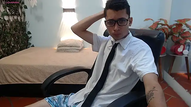 Snapshot of LucassSmith11 chatting on 12-03-25, 12:04 LucassSmith11 online show from 12-03-25, 12:04