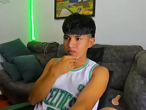 Mikke18 online show from 12-19-25, 03:21