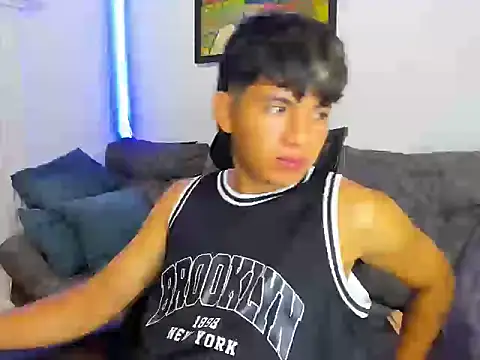 Mikke18 online show from 12-20-25, 03:53