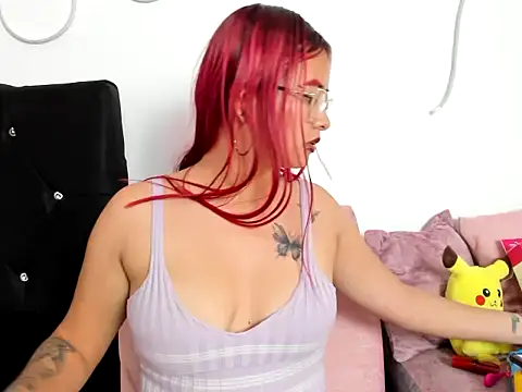 Snapshot of medusa_charity chatting on 12-17-25, 06:46 medusa charity online show from 12-17-25, 06:46