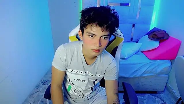 Green XoX online show from 01-12-26, 02:13