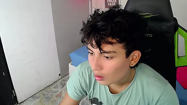 Green XoX online show from 12-02-25, 08:43