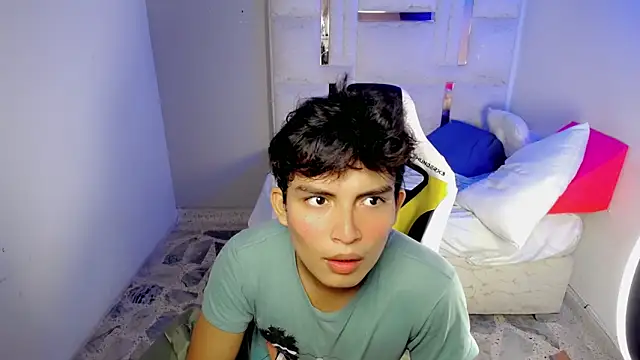 Green XoX online show from 01-13-26, 01:26