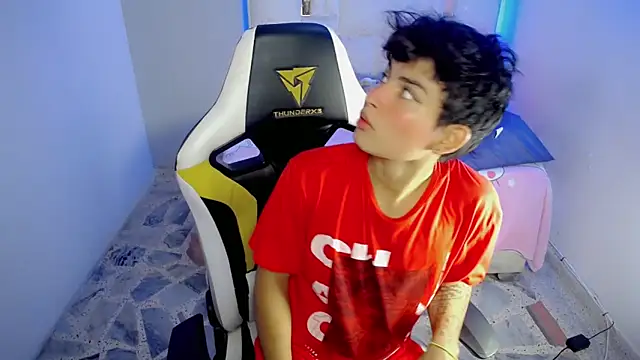 Green XoX online show from 01-15-26, 01:47