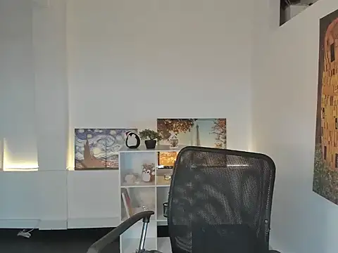 Snapshot of SwettieSammy chatting on 12-17-25, 12:10 SwettieSammy online show from 12-17-25, 12:10