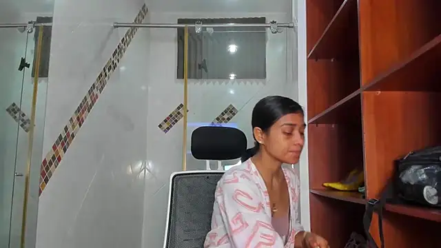 Snapshot of AnitaDuque chatting on 12-20-25, 11:18 AnitaDuque online show from 12-20-25, 11:18