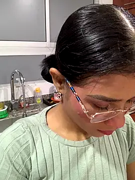 Snapshot of AnitaDuque chatting on 12-14-25, 12:50 AnitaDuque online show from 12-14-25, 12:50