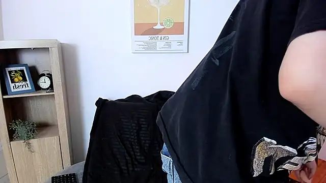 daniellesins2 online show from 12-15-25, 08:58