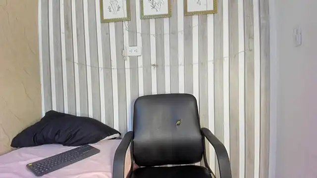  Zoecooper online show from 02-21-26, 07:16