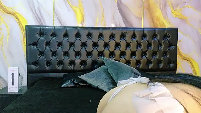 MilaDeRoux online show from 03-29-26, 05:20