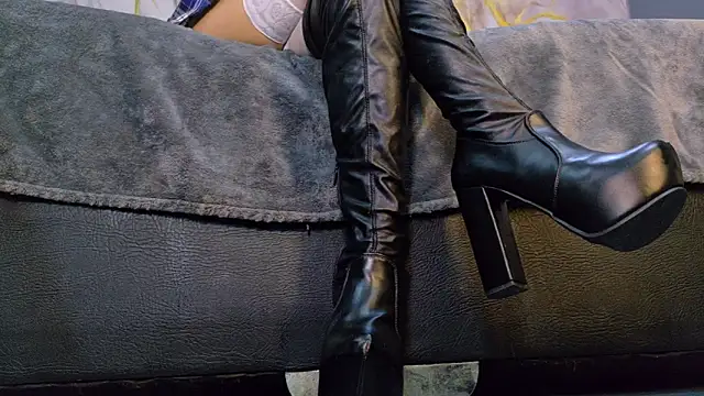 Snapshot of MilaDeRoux chatting on 03-01-26, 03:39 MilaDeRoux online show from 03-01-26, 03:39